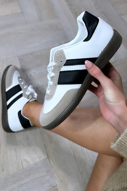 Trainers - Black and White